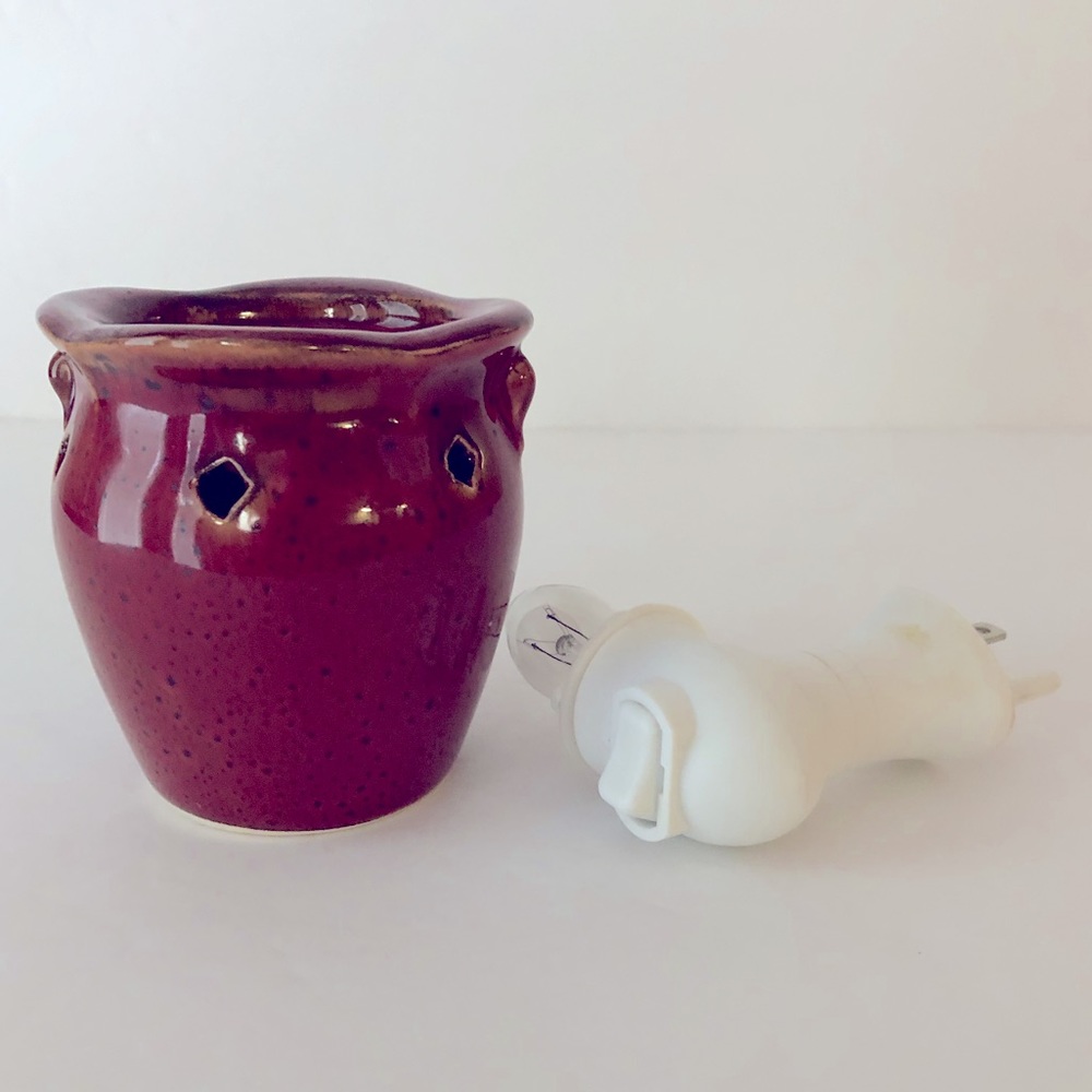 Scentsy Plug-In Wax Tart Warmer, Rustic Red